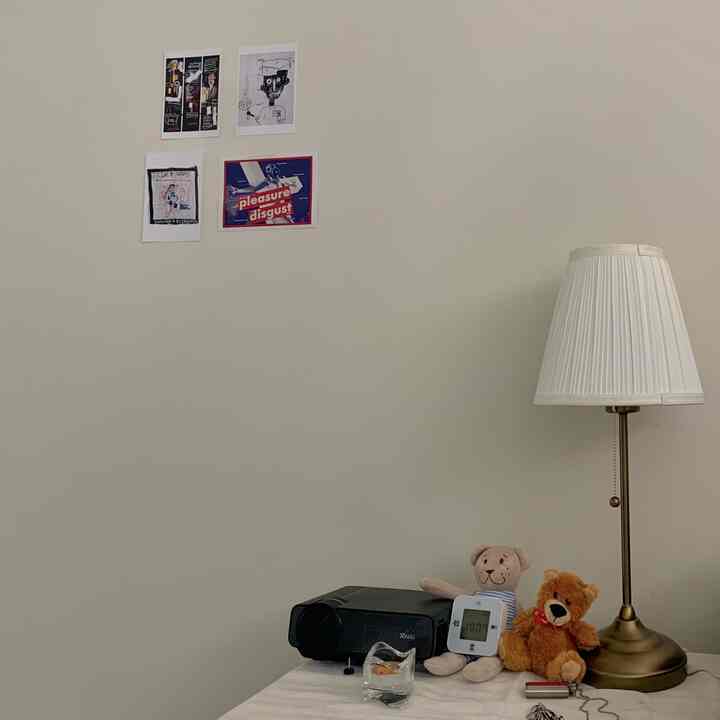 Cozy and cute table setting vibes
#bedroomdecor #tabledecor #lampdecor