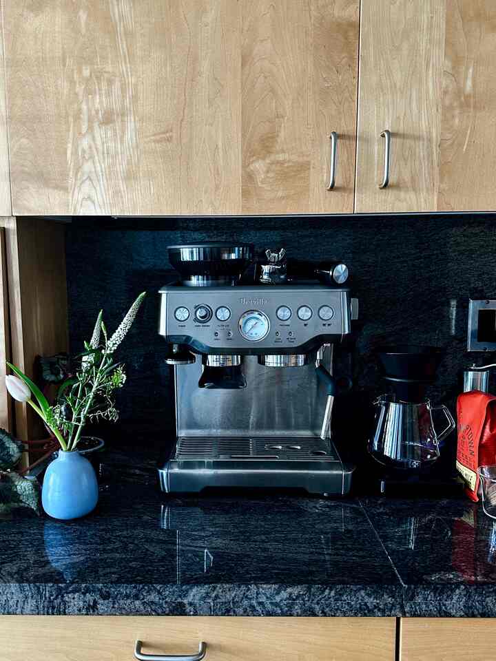 Coffee station welcoming a new member ☕️
#pourover #coffeemaker #kitchen 