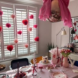 💌Happy Valentines Day💘
#valentinesdaytable #ohouselove #tabledecor #valentinestable #partytable #homeparty #galentines #valentinesdaytabledecor #partytable  
