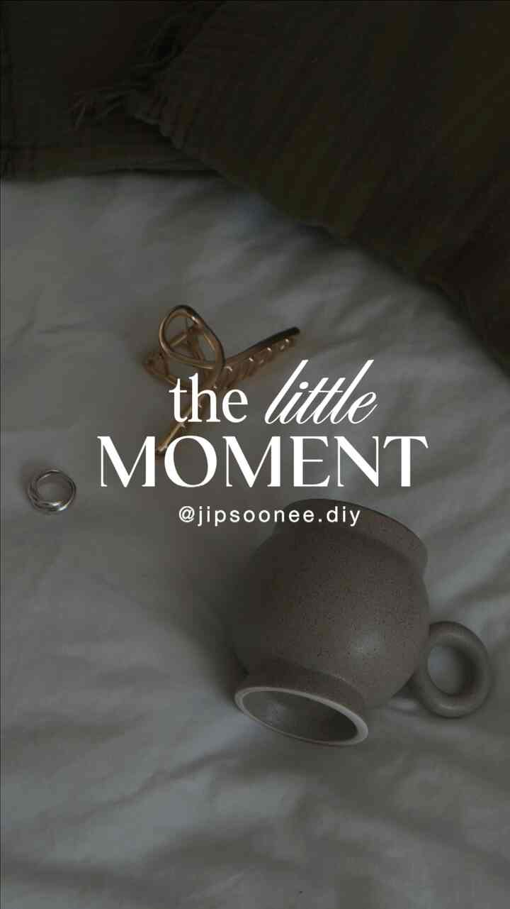 I actually only started knitting not too long ago, so I’m still a complete beginner.
But even I’m surprised by how much I’ve been enjoying it.

I’ve been working hard on a bustier, even though I’m not very fast yet.
The question is… will I actually finish it?

My goal for this weekend is to finally complete the back piece.

#bedroom #bed #bedding #tablelamp #weekend #ikea #modern #weekendvibes #plantstand #plantlover #kinitting #bedroomdecor #homecafe #mug #springrefresh #smallspacefriendly #mushroomlamp #coffee #minimal
