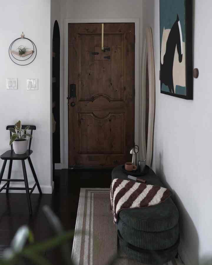 Detail-detail nyaman di sekitar rumahku
Beberapa barang yang kusuka akhir-akhir ini
#dekorasirumah #interiordesign #cozyhome #decorinspo #entrywaydecor #ikea #minilamp #desklamp #wirelesslamp #rug #mat #accentmat #hallway #entrance #modern #cutedecor #cozycorner #storagebench #smallentrance #entrancetiny #nordic #midcentury #lamp #livingroom