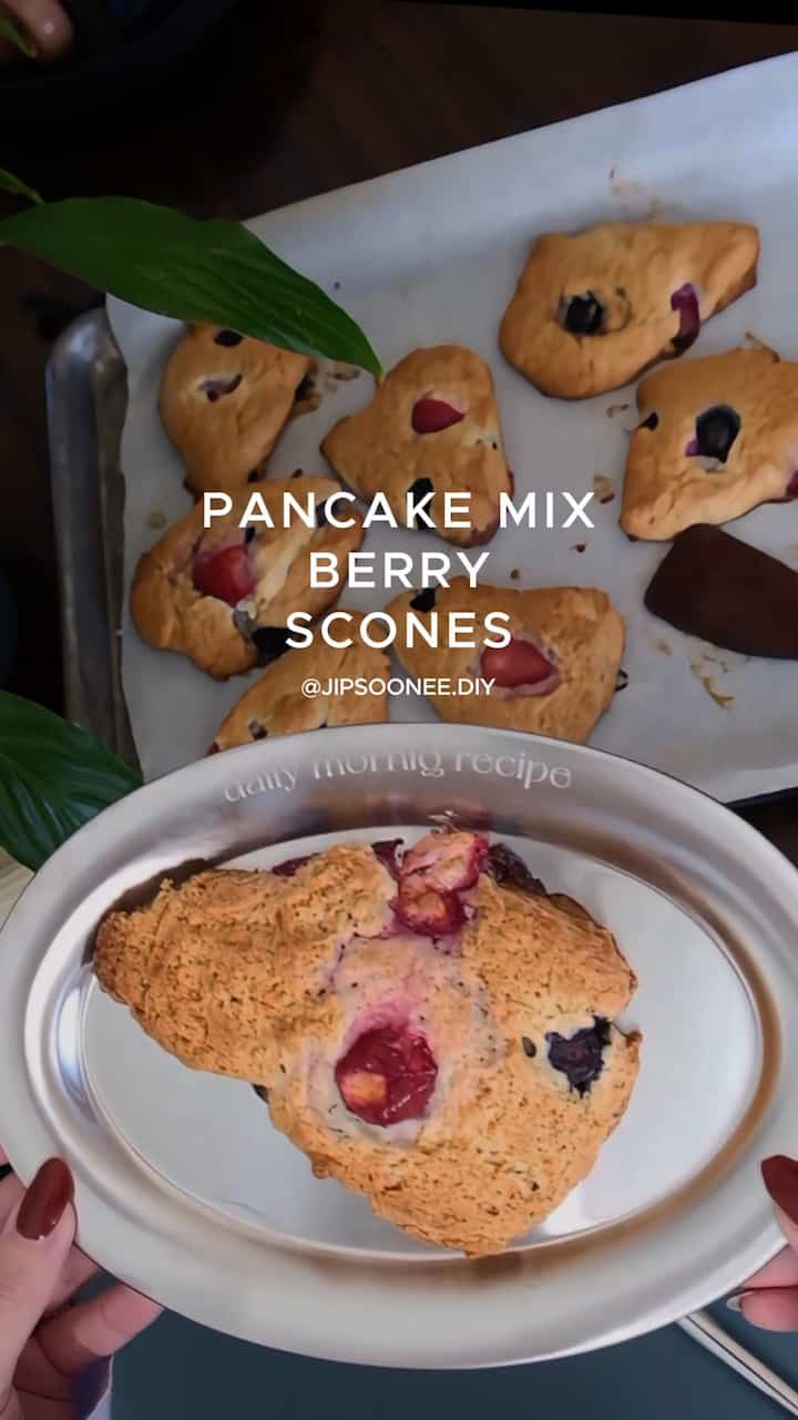 Easy, cozy berry scones with just 5 ingredients ✨  


#easyrecipes #cozyhome #bakingideas #sconerecipe #homebaking #diningroom #diningtable #kitchen #scones #baking #plates #mug #homecafe