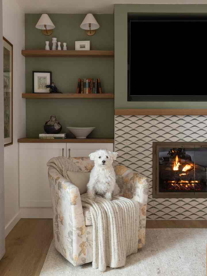 The most perfect prop to any living room….a cute pup! #livingroominterior #livingroom #livingroomdecoration #livingroommanager #livingroomstorage #livingroomremodeling 