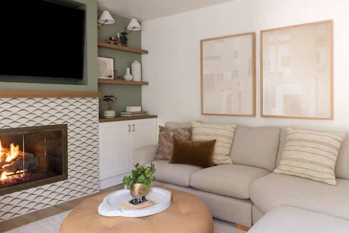 Striking a balance between calming and a punch of color! 
#Sofa #coffeetable #pillow #Artwallinterior #interior #livingroominterior #livingroom #livingroomdecoration #livingroomremodeling 