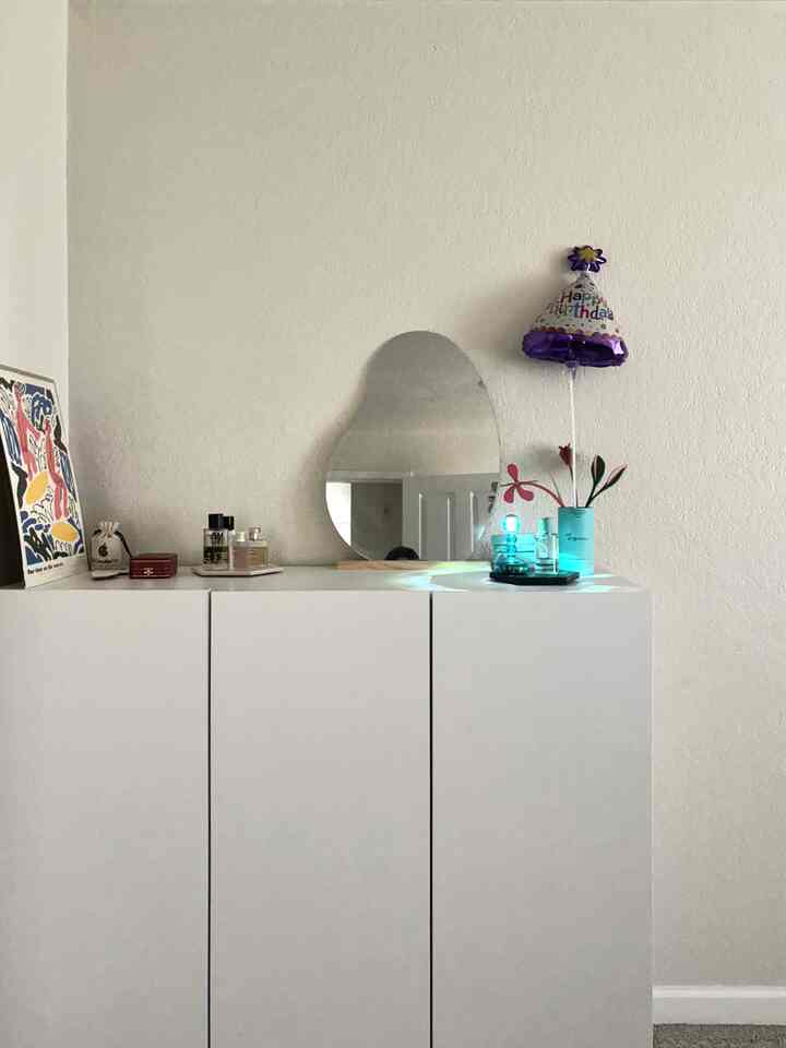 Pops of blue 🩵

#lamp #tablelamp #minilamp #tiffany #chanel #closet #whiteinterior 