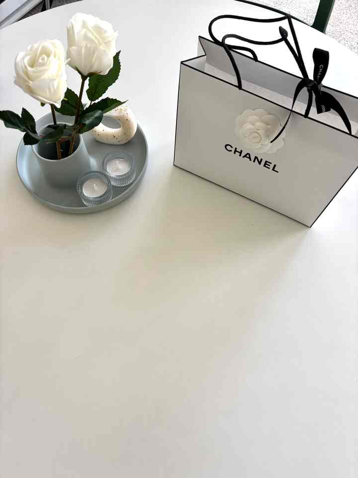 A little surprise, a big smile 🤍🤍

#chanel #giftrecommendation #gift #showroom 