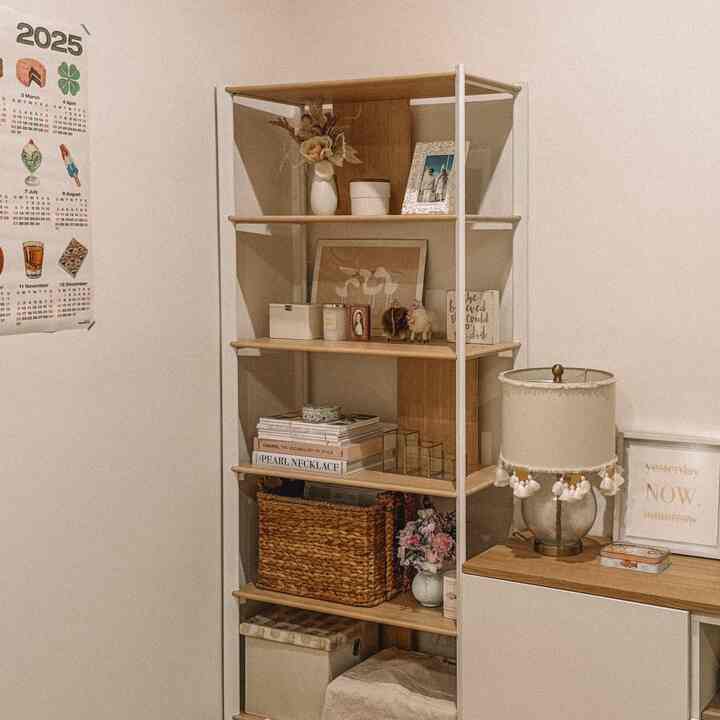 Love how my new office turned out! The natural color theme gives me a relaxing vibe helping me destress during my workhours😌

#officedecor #naturalinterior #homeoffice #walldecor