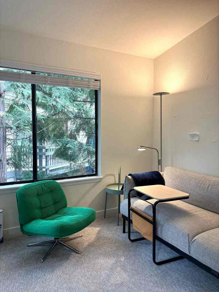 Green makes me comfortable.

#popsofcolor #green #livingtoom #ikea #minimal