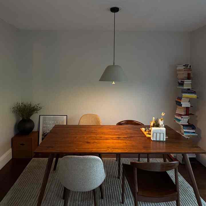 Ruang makan yang nyaman

#mejamakan #diningtableinterior #diningroom #WoodInterior #wooddiningtable