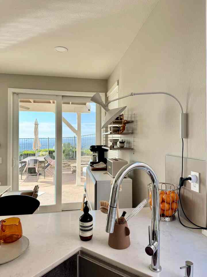 A beautiful day in California—grateful for this view from the kitchen. 🌿

#cozyinterior #kitcheninterior #view #kitchendecoration 