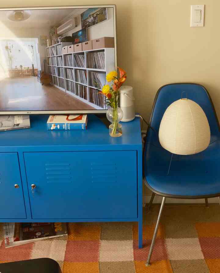 I love my blue cabinet from IKEA 💙- affordable, stylish, yet functional 

#colorinterior #colorinterior #stylinghome #cabinet #캐비넷 #컬러인테리어
