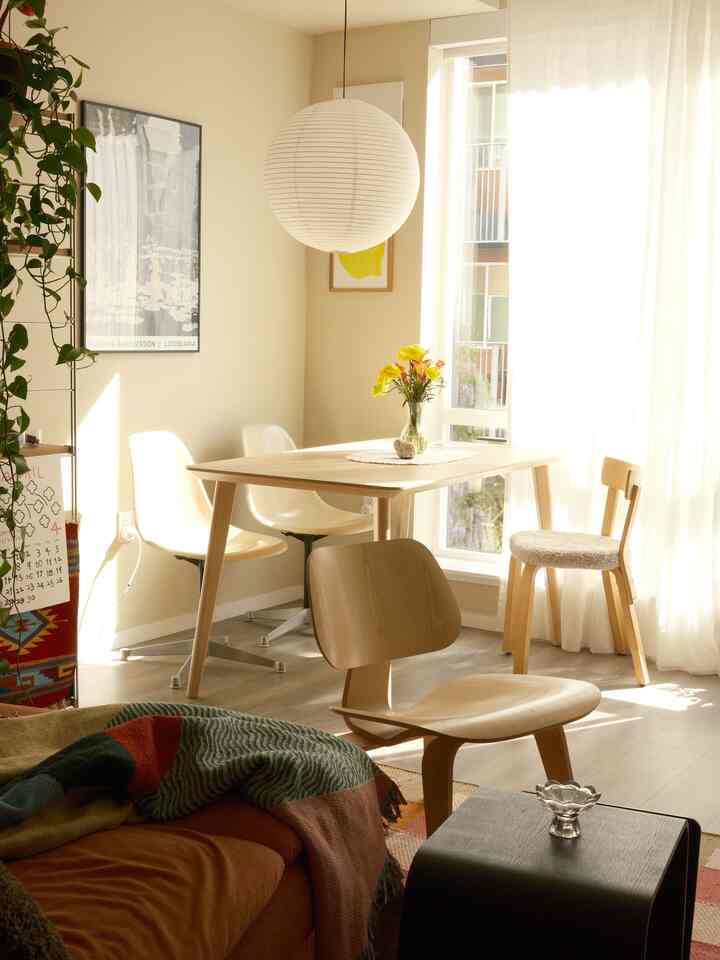 The more chairs, the better 😛🪑
#EamesChair #aalto #aaltochair #chairrecommendation