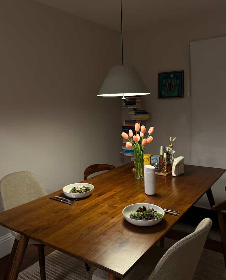 Selalu awali makan Anda dengan sayuran hijau 🥗 #dinner #diningtable #wooddiningtable #minimalinterior