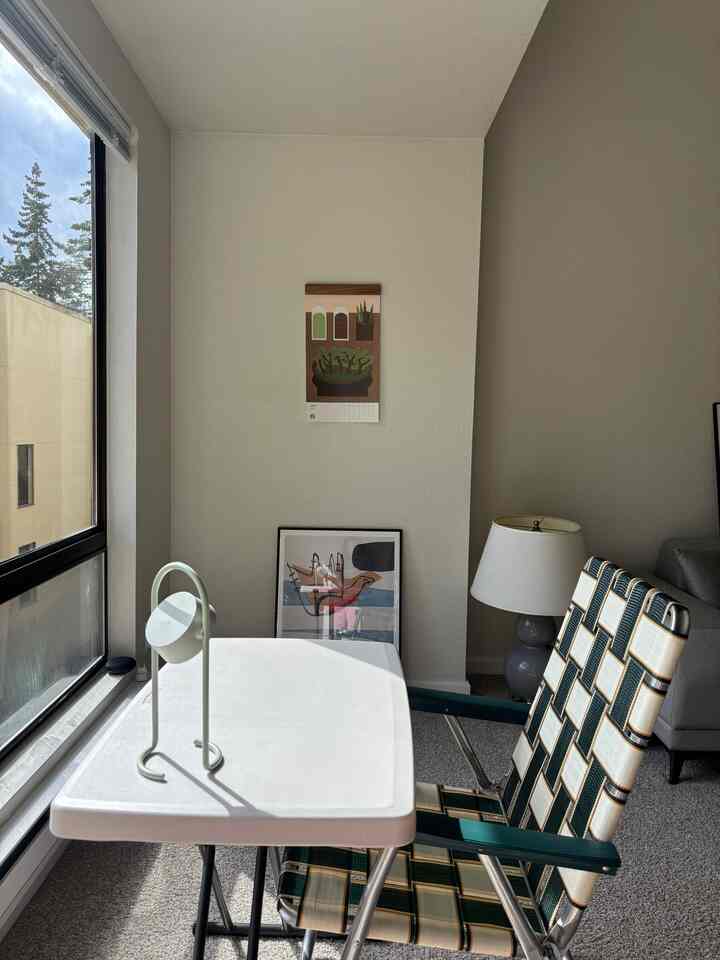 
Pops of green 💚, Lovely poster

#poster #greeninterior #diningroom #diningtable #campingchair #livingroom #colorofhouse #colorinterior #popsofcolor 