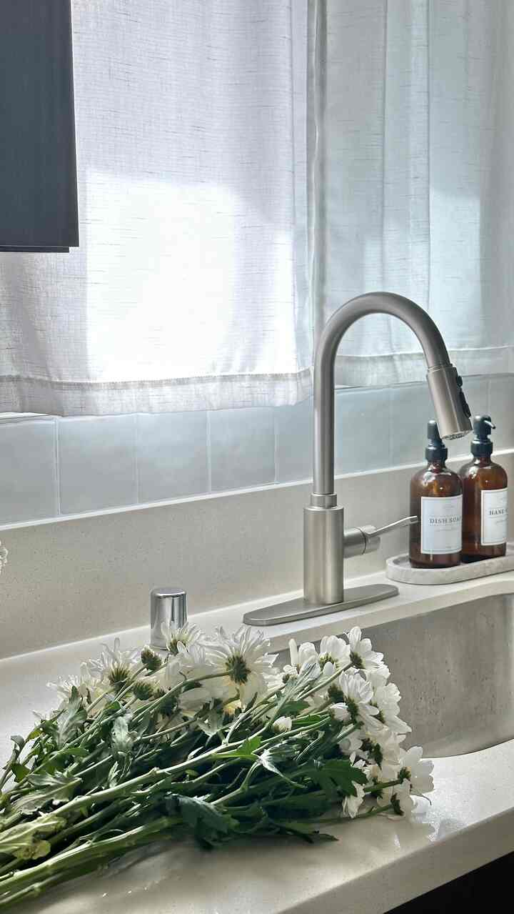 Decorating my kitchen for spring 🌸 #kitchen #springdecor 