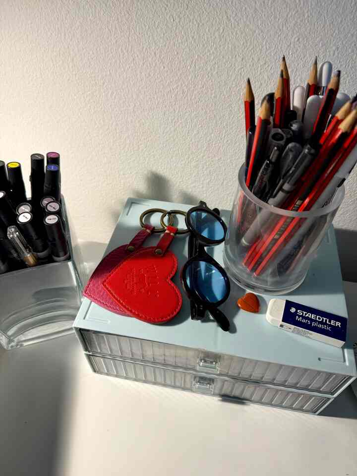 Been loving the blue and red combo as of late! #blue #red #desktop #workspace