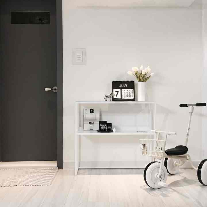 white mood with kids


#whiteinterior #whiteshelf #whitemood  #minimal #muji #tricycle #kidsroom #kidsroominterior