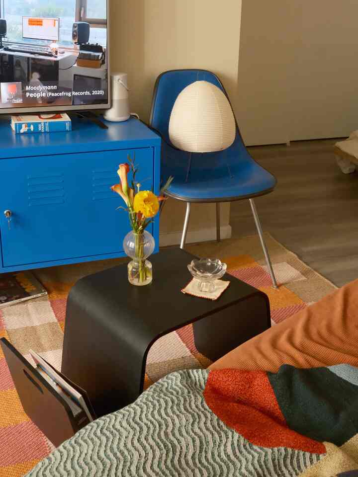 just chilling in the afternoon 

#blueinterior #orangecolor #colorofhouse #colorinterior 