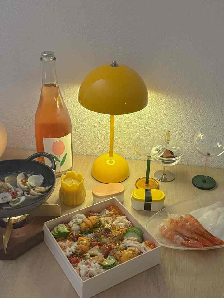 Making dinner more enjoyable 💫

#dinnermenu 
#sushinight
#homemakase
#pastaplate 
#foodplating