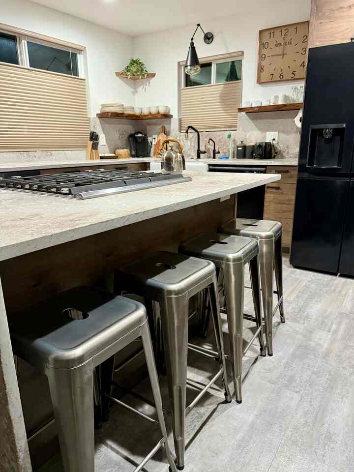 Dapur dan ruang makan di rumah liburan kami #rustic #vacationhome #kitchen