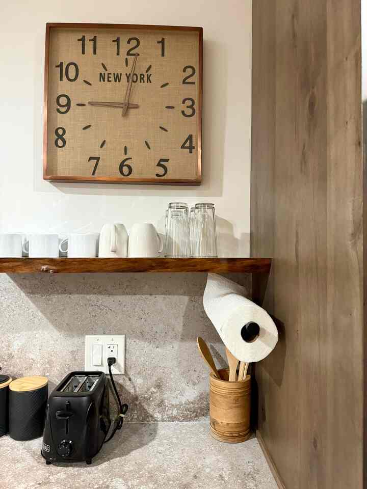 Some details of our kitchen countertop in our vacation home #kitchen #countertop #details #cups