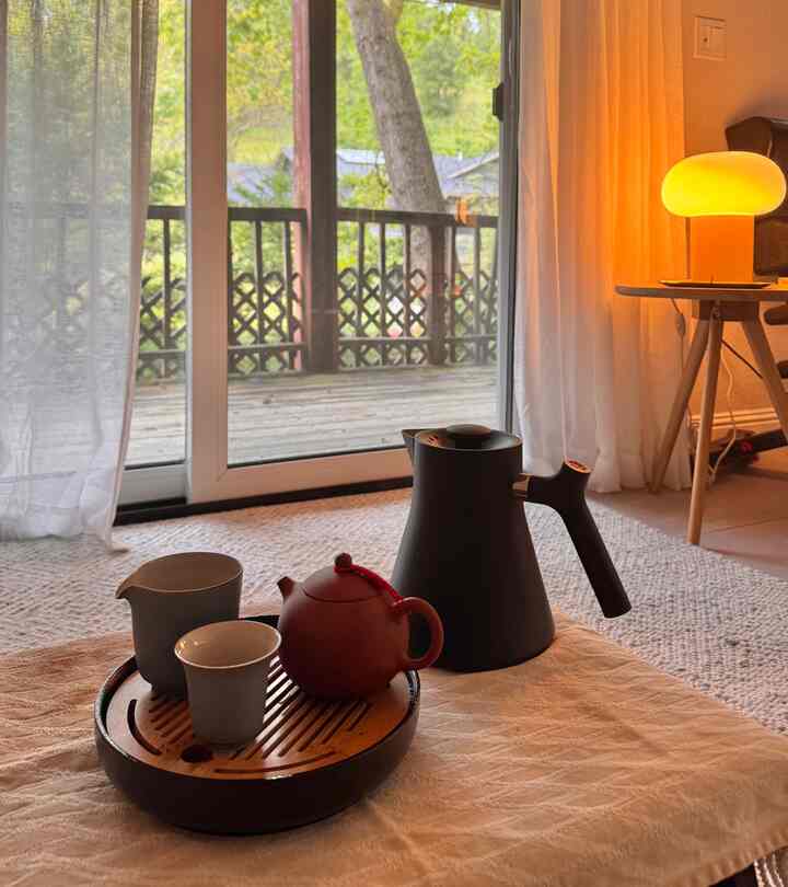 Morning tea in my yoga room after yoga nidra 😌🍵
#gongfutearitual #tearoom #teatime #yogaroom