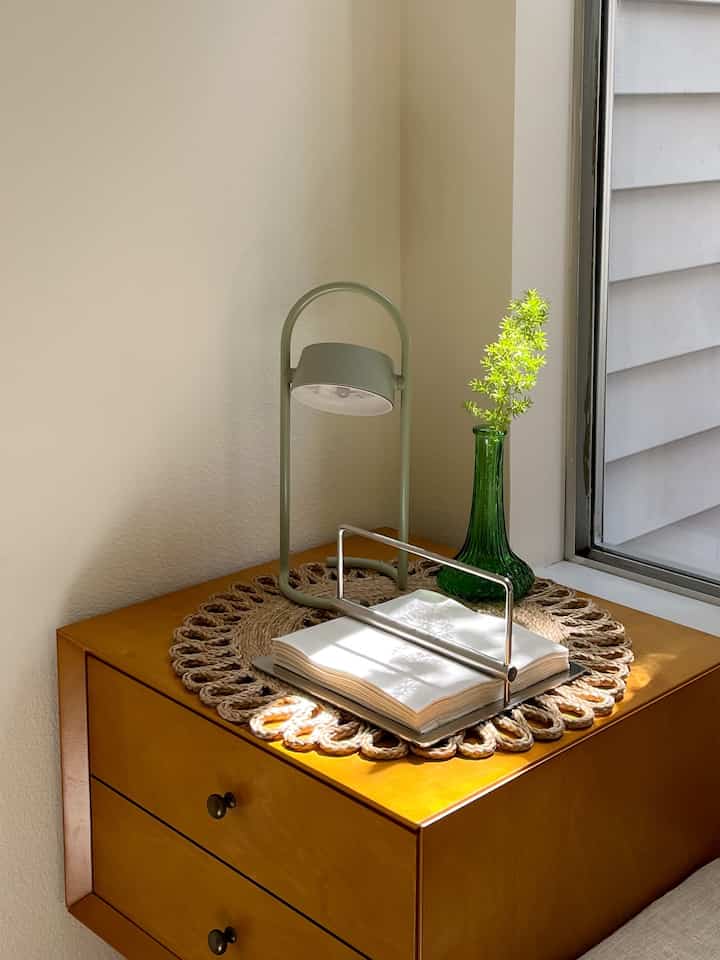 Really feeling like spring today. The sunlight is pouring in and honestly, I couldn't have imagined a day like this just a few weeks ago.
This table mat I picked up from H&M fits the mood perfectly. 

#Tablemat #springdecor 