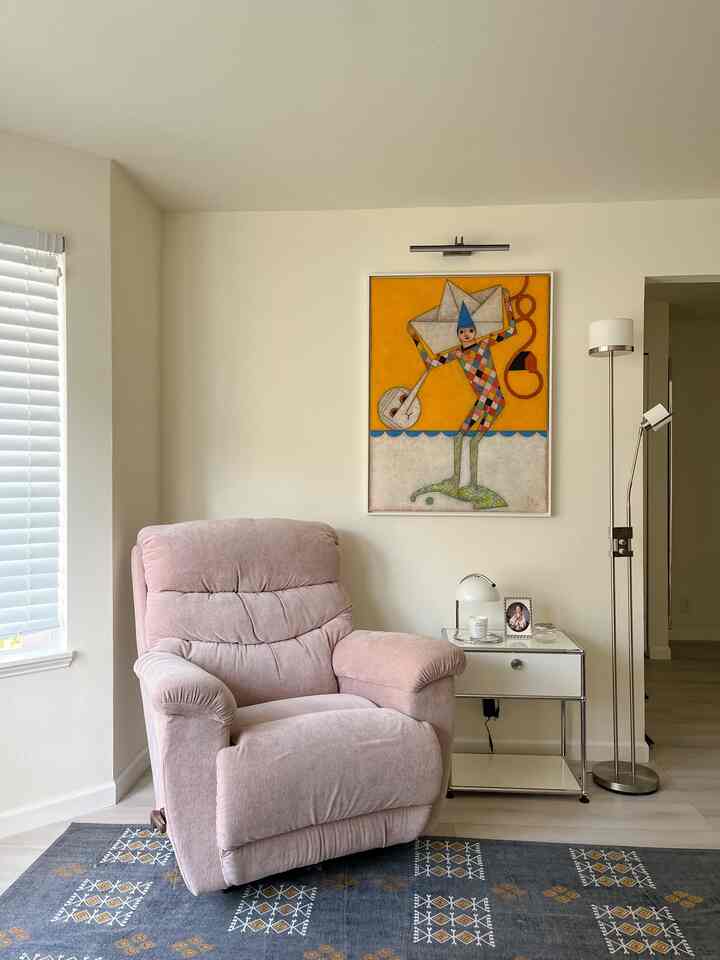 A small shift in furniture and a fresh display can make the whole space feel new again.
#homeinspo #interiorstyling #recliner #usm 