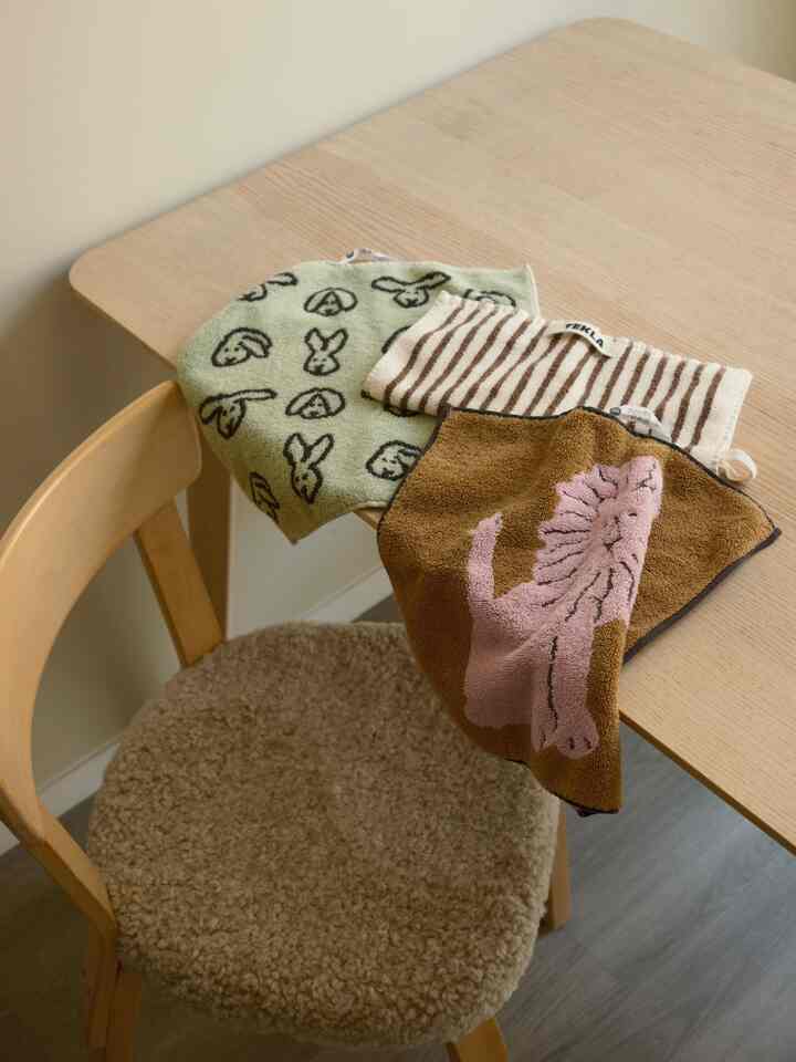 $50 challenge of this week! I purchased some cute hand towel for my kitchen - such an affordable way to add cuteness to the space 🧸🐰

#Towel #kitcheninterior #handtowel #tekla #warmgreytail