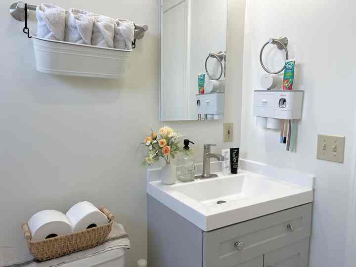 My house needs all kinds of step stools for the kids—the kind that don’t ruin the vibe but still get the job done🤓

#bathroomdecor
#bathroominterior 
#whiteinterior #grayinterior