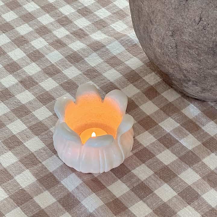 How cute is this little flower tea light candle holder?! #candle #candleholder #springdecor #traditionaldecor 