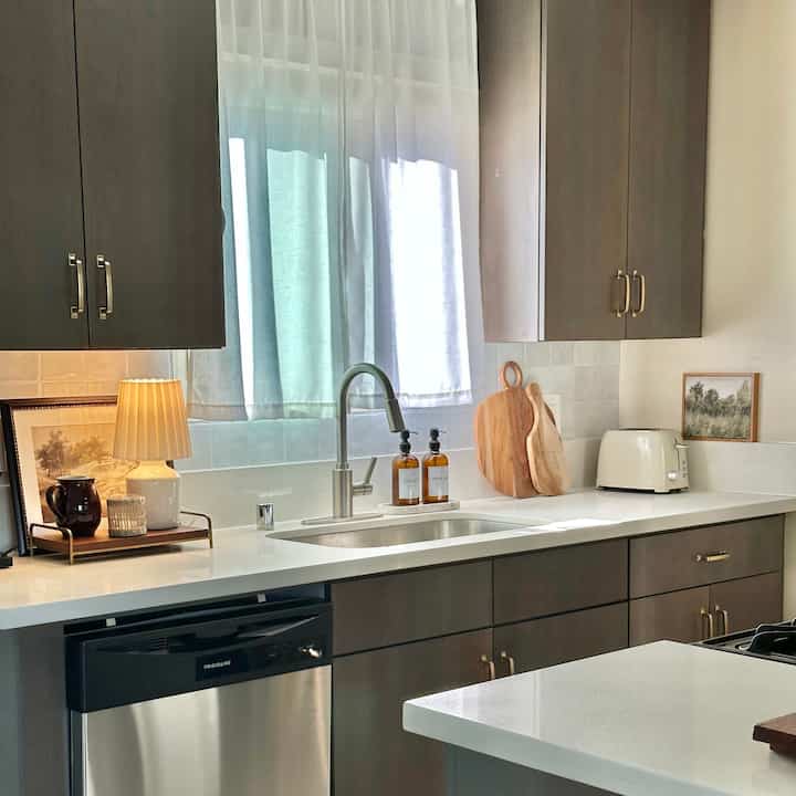 Updated spring kitchen decor #kitchen #traditionaldecor 