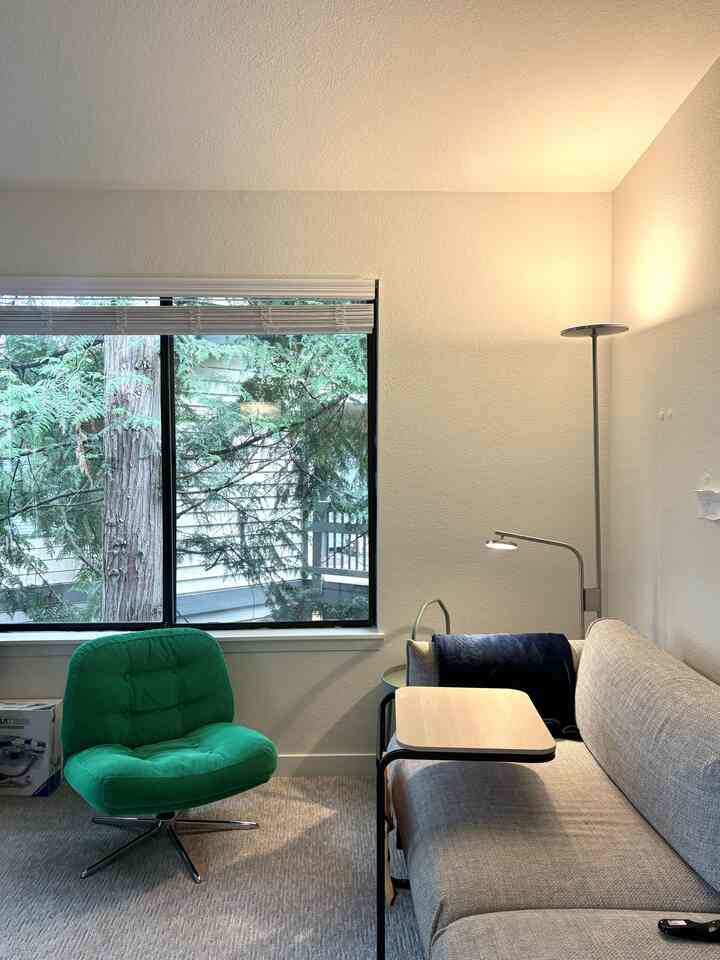 All Ikea things,
Green makes me comfortable.

#popsofcolor #green #livingtoom #ikea #minimal