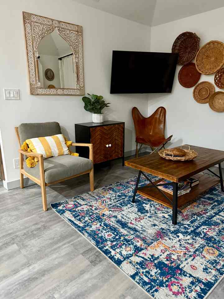 Decorated our vacation home to have a more of a warm rustic vibe to fit the Oregon vibe #rustic #warm #livingroom