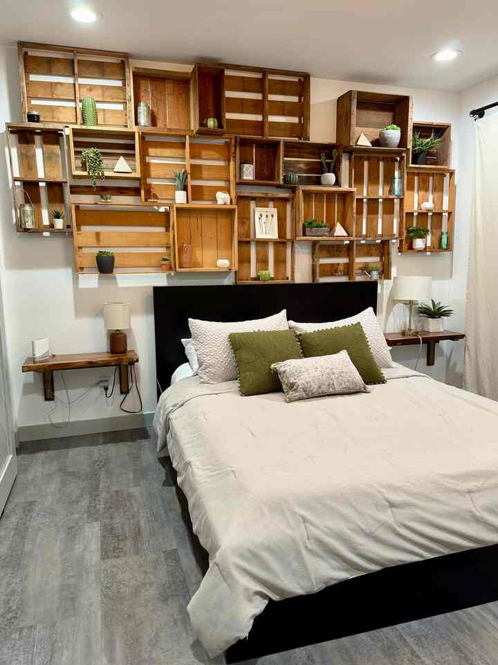 The main bedroom in our vacation home! A lot of diy vibes here #diy #crates #walldecoration #neutrals