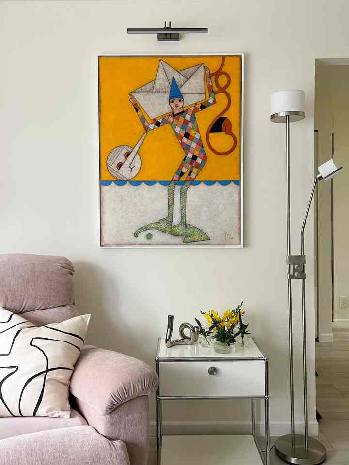 Added a few flowers to bring some life into the space. Just a small vase with a few stems is more than enough. It is such a simple way to refresh a room for under 50 dollars.

#smallchangesbigimpact #affordablehomedecor #budgetdecor #smallvase 
