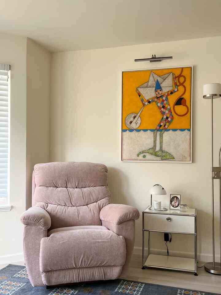 Changed the mood with just fifty.
From before to after to the final touch.
#budgetdecor #smallchangesbigimpact #budgetfriendlydecor #BeforeAfter 