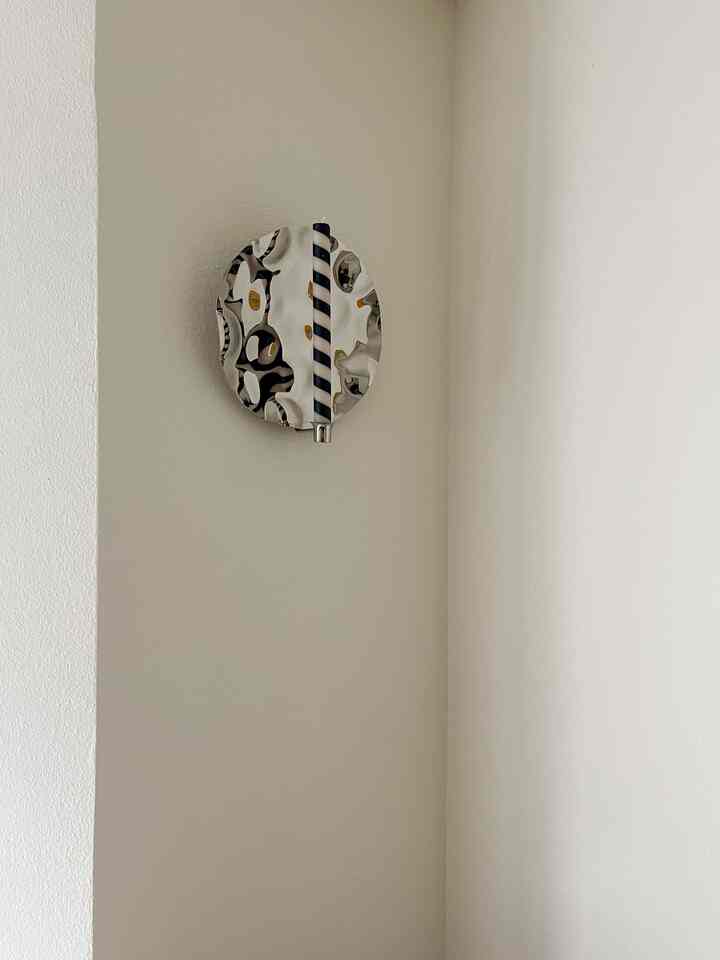 These days, I feel like adding things to the wall one at a time.
#wallsconce #candlesconce #budgetfriendlydecor #smallchangesbigimpact #homestylingonabudget