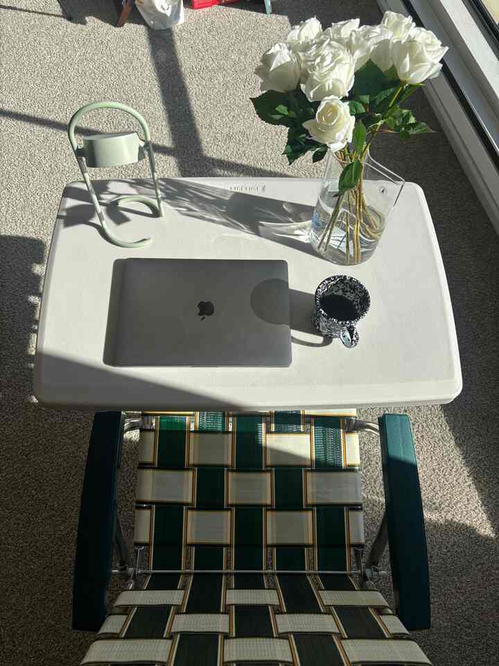 Sunny day at home

#homeoffice #homedecor #deskterrier #deskinterior #livingroom