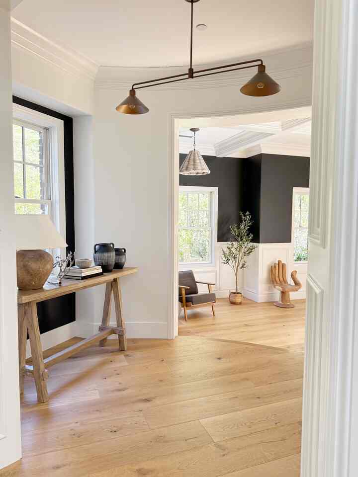 Enteyway and living room
Design. #modernorganic #moderninteriors #moderndesign