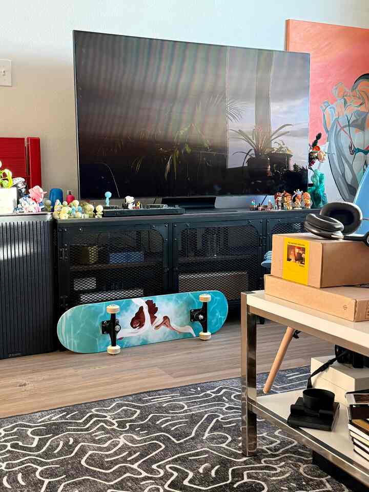 Love when the sun comes into the living room #livingroom #entertainment #artist