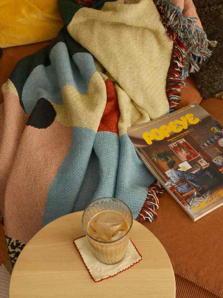 I need more iced latte 😌☕️

#coffeetime #latte #livingroominterior #couchsofa 