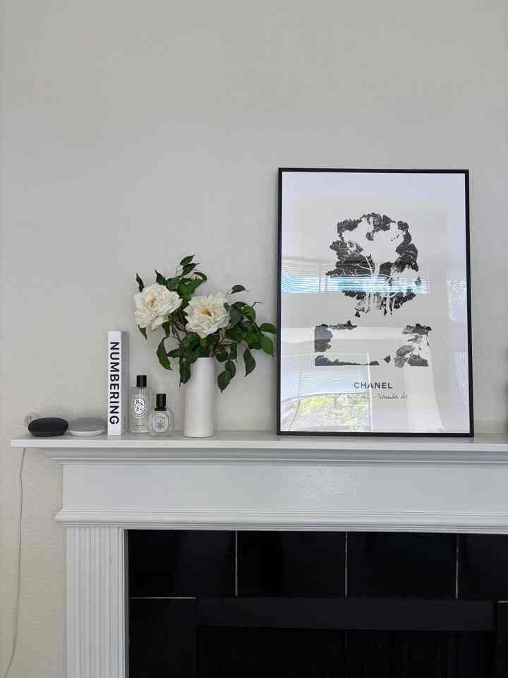 black & white zone

#colorofhouse #blackandwhite #blackinterior #monotoneinterior 