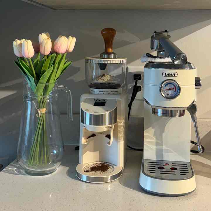 Spring decorationgs for your coffee station 🦾🦿
#springdecor #flowers #tulips #decor #coffeestation #coffeestationdecor