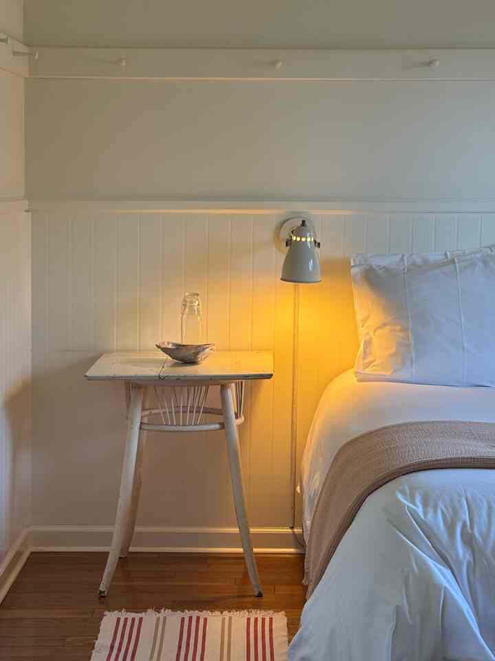 Such a cute little cottage on a farm 🏡

#farmhouseinterior #cottagecore #inspiration #CozyInterior #countryhouse 