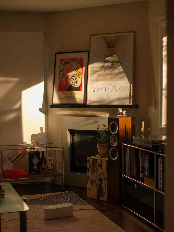 New plant baby came home with us over the weekend! Thanks @haruhome_ for the inspo ☺️🫶🏻🪴

#plantinterior #houseplant #livingroominterior #livingroom #barcart 